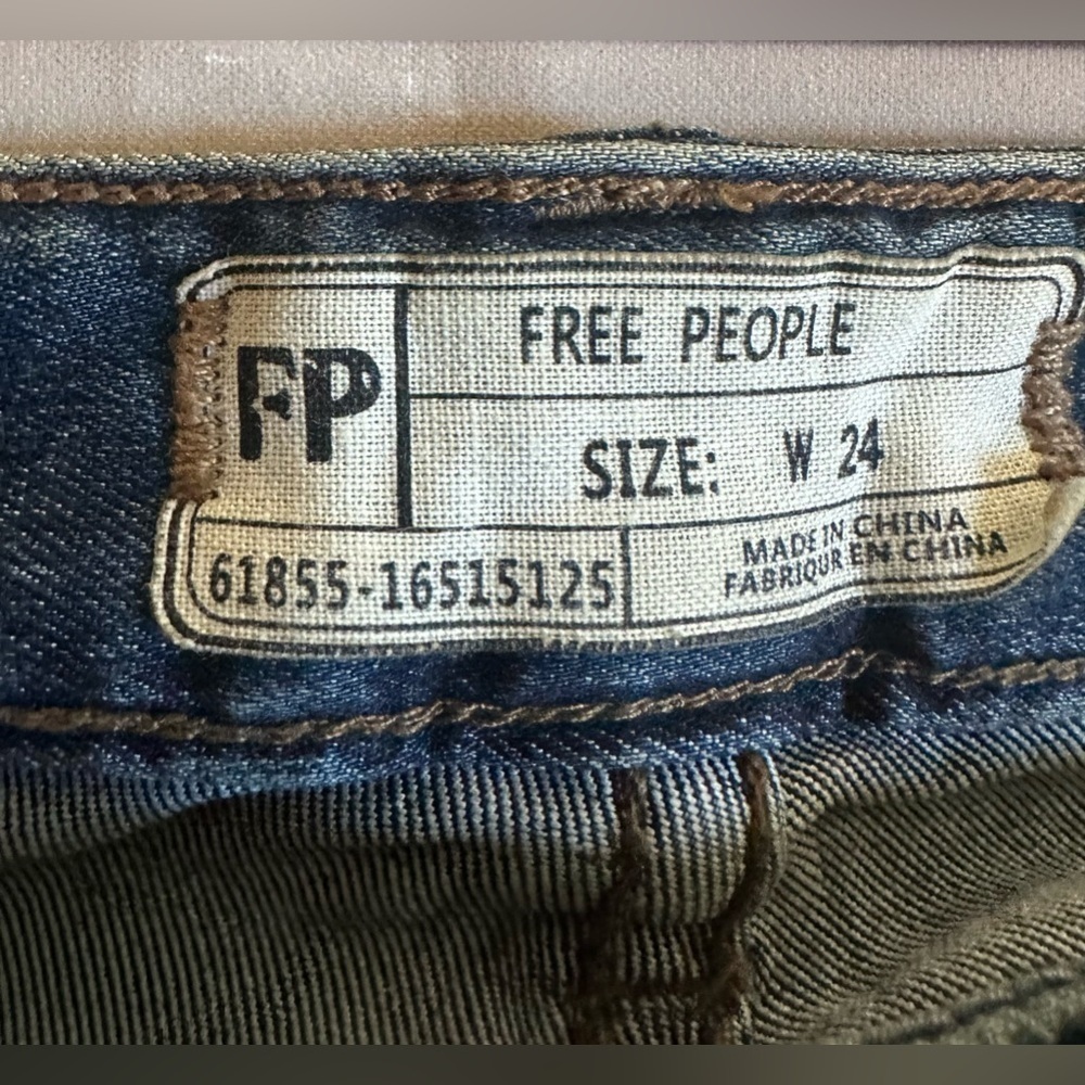 Free People Destroyed Skinny Jeans Destresed size 24 woman’s Strech - Picture 5 of 6